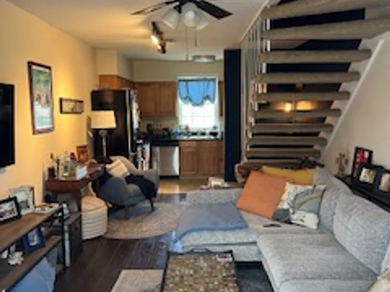 301 Seattle St #11 — Photo 2