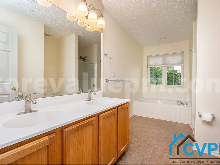 1321 Treasure Dr — Photo 17