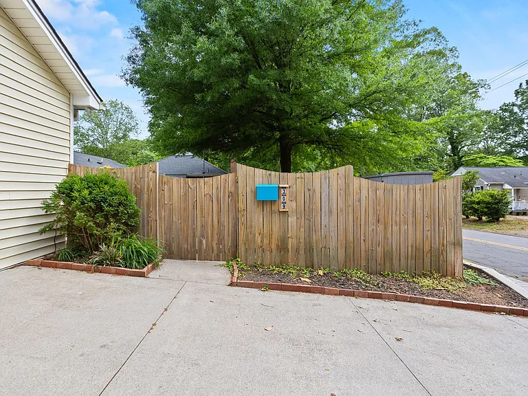 2377 Westfield Ave — Photo 4