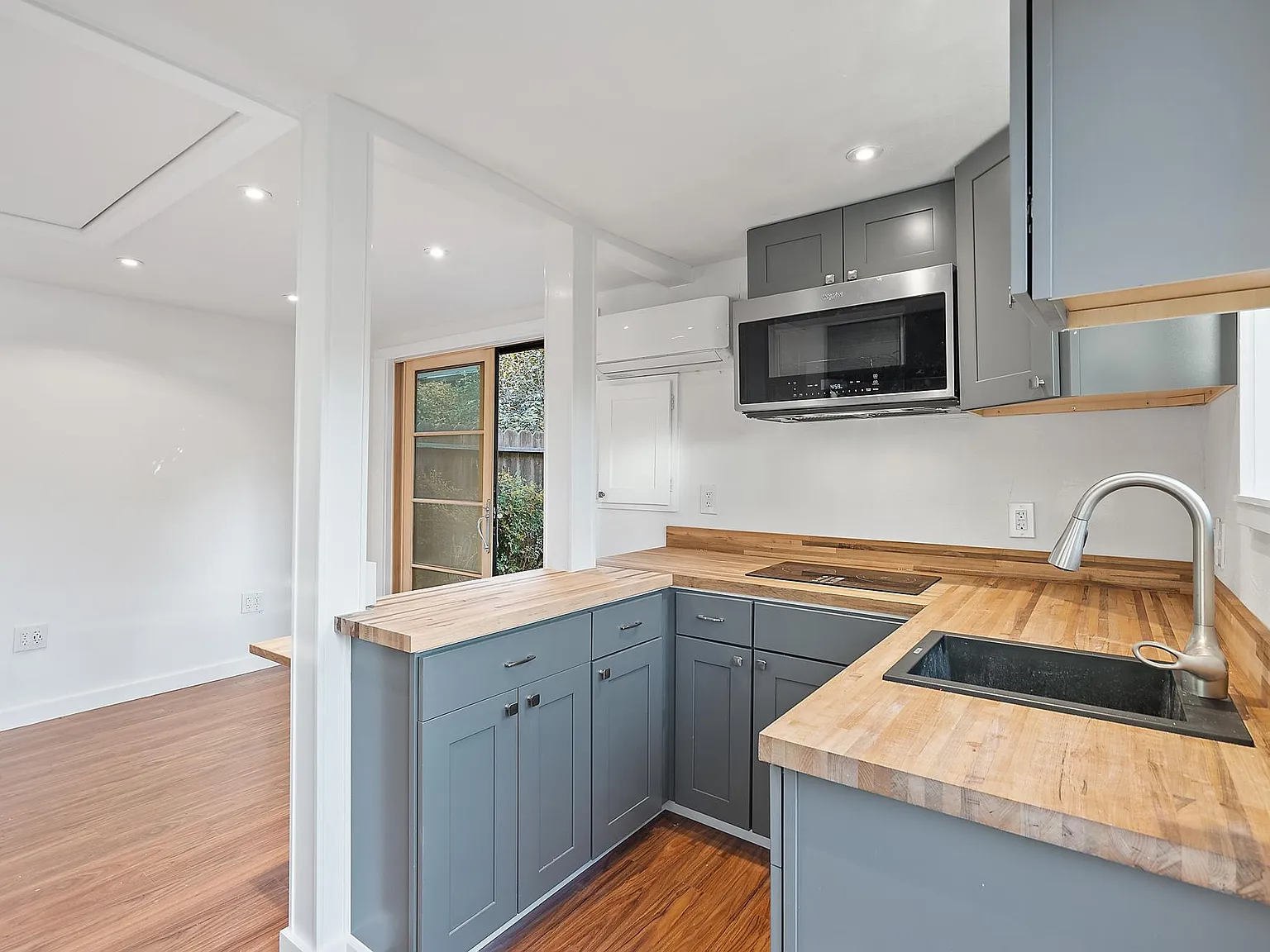 Studio, 270 sqft, $1,475 — Photo 3