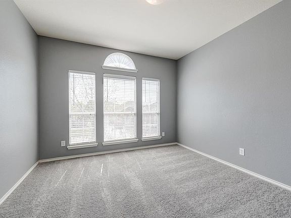 5th image of 4021 Martinsburg Dr