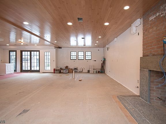 4th image of 105 Larned Rd