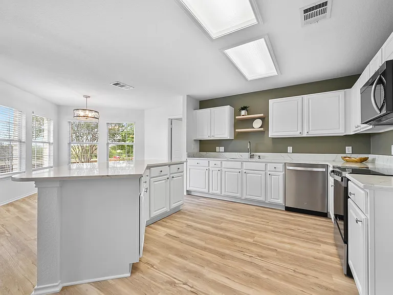 2412 Regal Park Ln — Photo 11