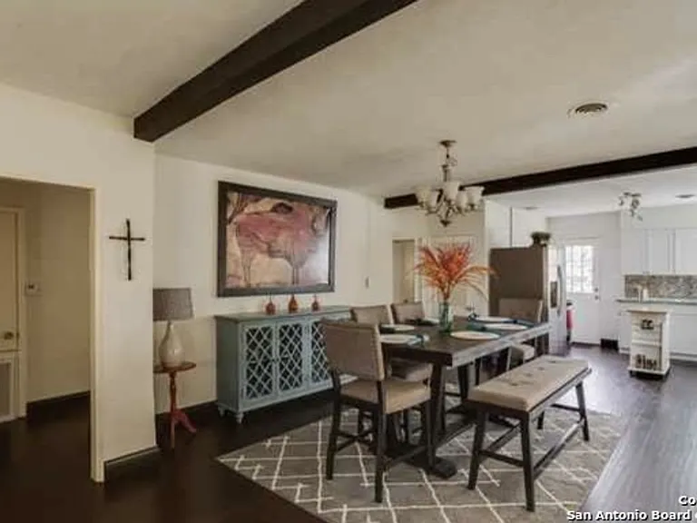 2102 W Mistletoe Ave — Photo 6