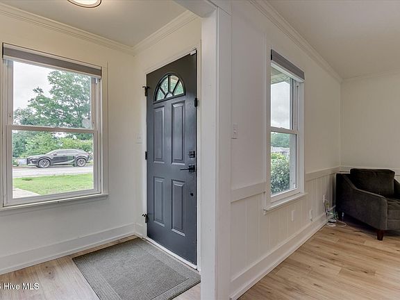 5th image of 2440 Castlewood Drive