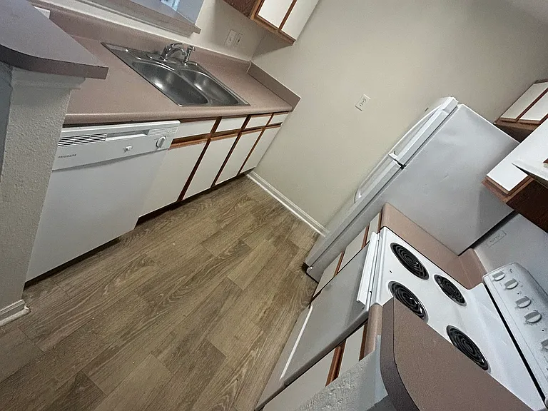 100 Teejay Dr — Photo 3