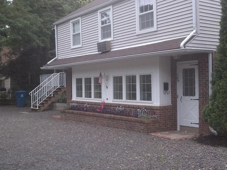 Entrance in ground floor (door on right), stairs lead to 2nd floor apartment