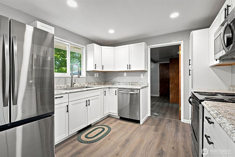 5th image of 217 N 63rd Avenue