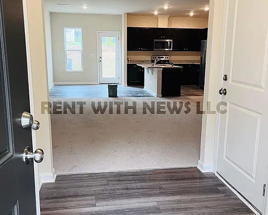 4th image of 851 McKenzie Park Ter