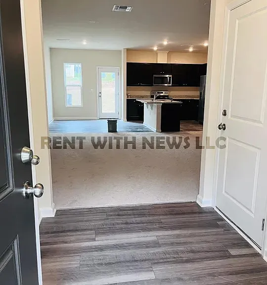851 McKenzie Park Ter — Photo 4