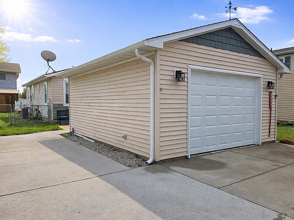 2nd image of 5027 E Woodland Dr