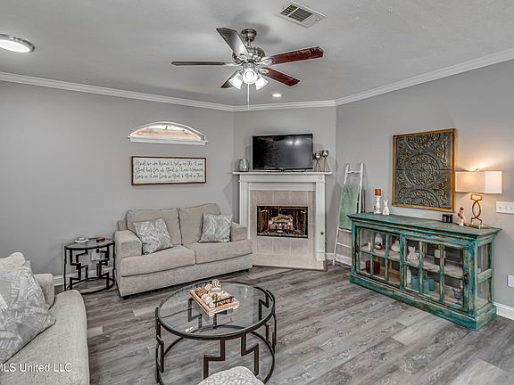 5th image of 202 Commonwealth Ave