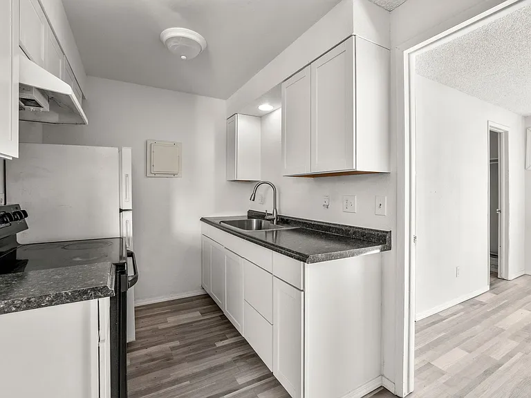 1717 E Mission Ave — Photo 10