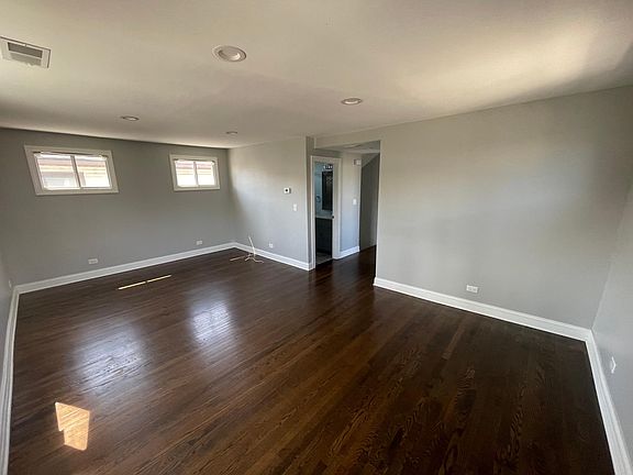 5th image of 5440 W Warwick Ave #2