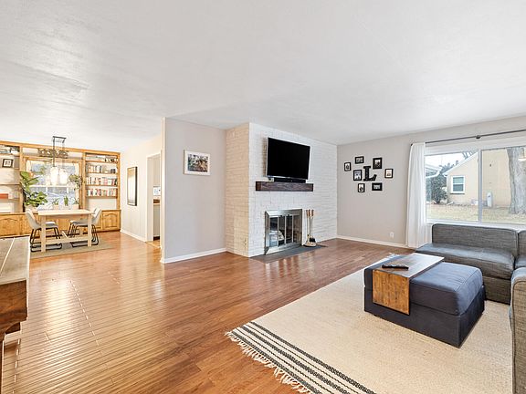2nd image of 221 W Alta Loma Cir