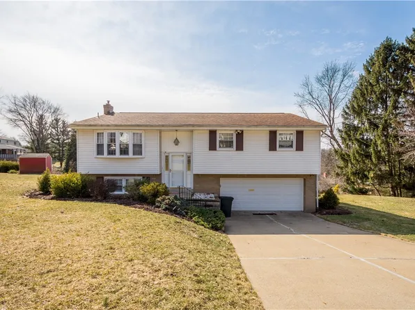 5698 Scenic View Dr, Bethel Park, PA 15102
