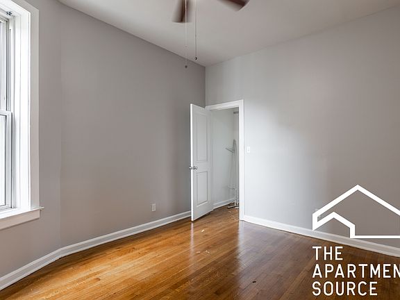 2nd image of 1914 W Montrose Ave APT 2