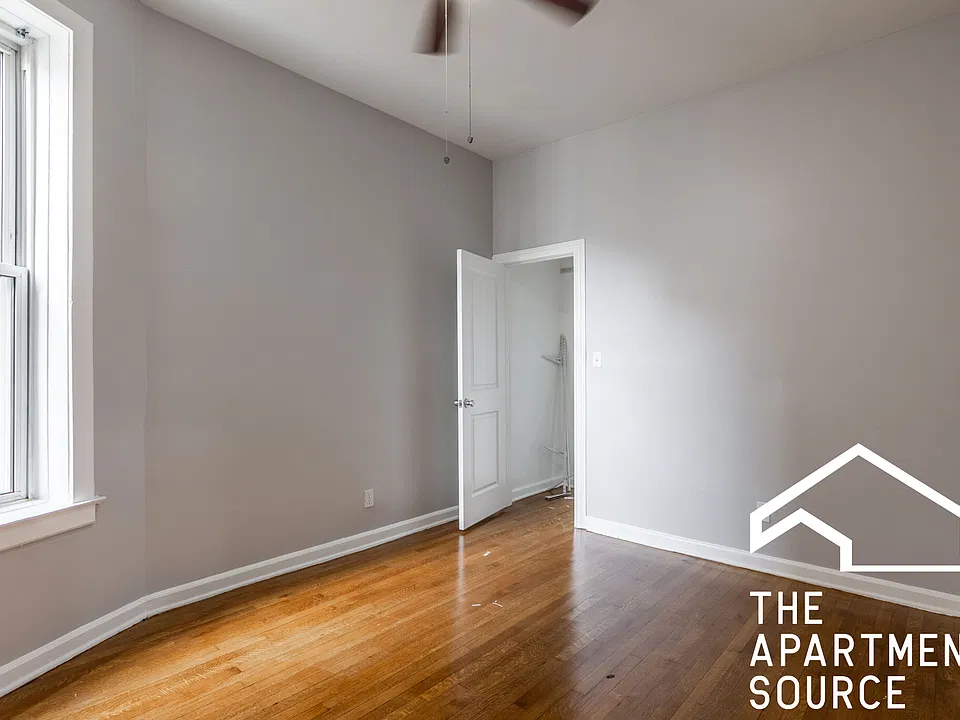 908 W Montrose Ave #2
