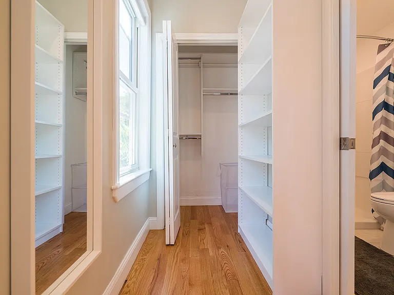 728 E 2nd St #4 — Photo 13