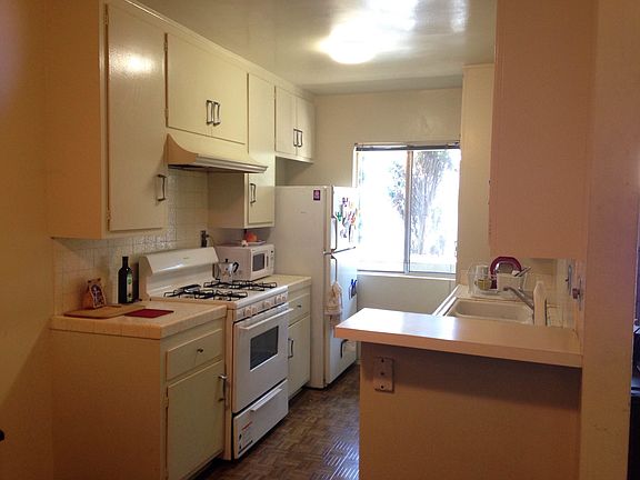 3rd image of 7160 De Longpre Ave APT 2