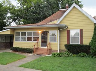 114 E 8th St, Flora, IL 62839