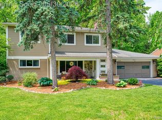 2172 Devonshire Rd, Bloomfield Hills, MI 48302