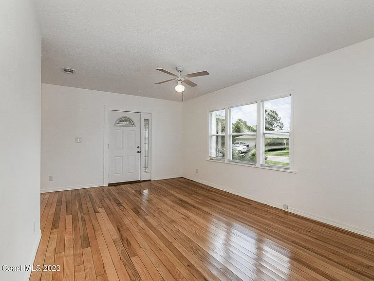 533 E Lincoln Ave — Photo 6