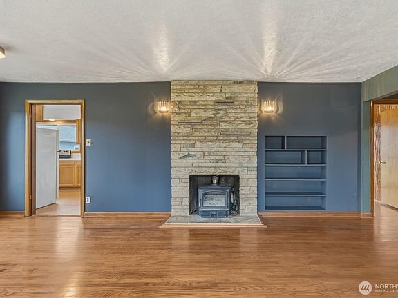4th image of 716 Woodard Avenue NE