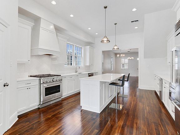 5th image of 724 Milan St