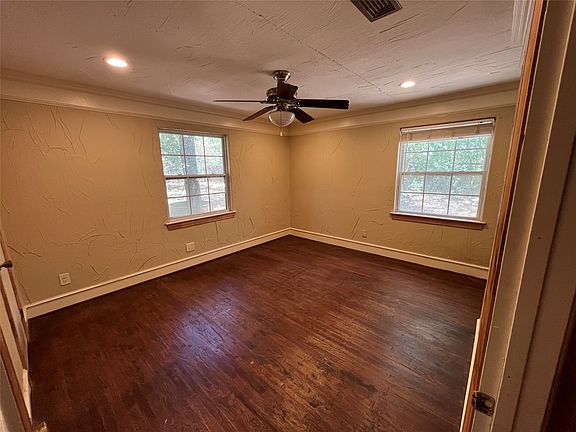 2nd image of 2320 Los Robles Dr