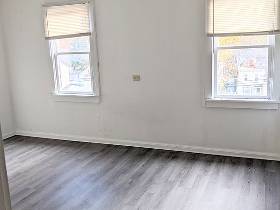 4th image of 941 Port Carbon St #7