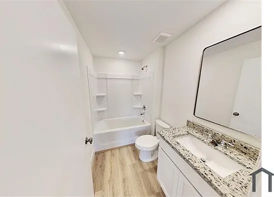 2710 Avenue E #B — Photo 5
