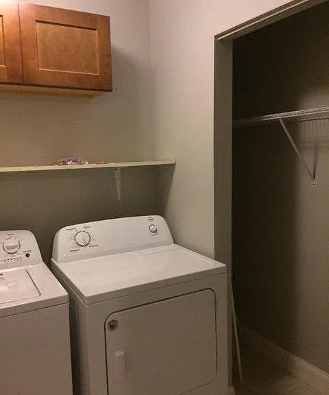Washer/dryer with additional closet space