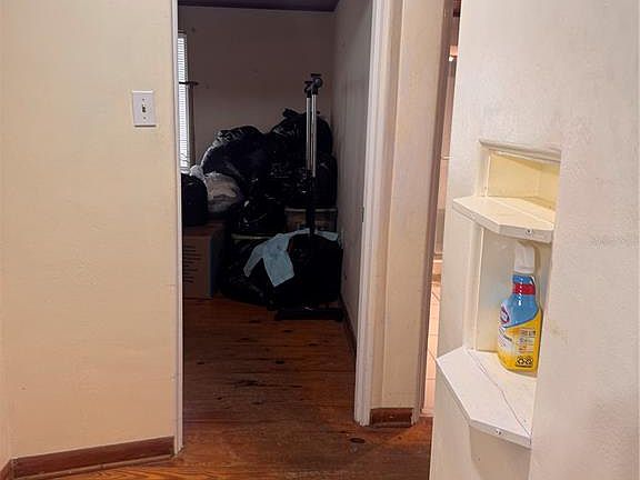 5th image of 715 Ballard St