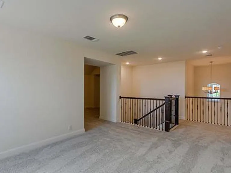 1422 Oaklawn Dr — Photo 7