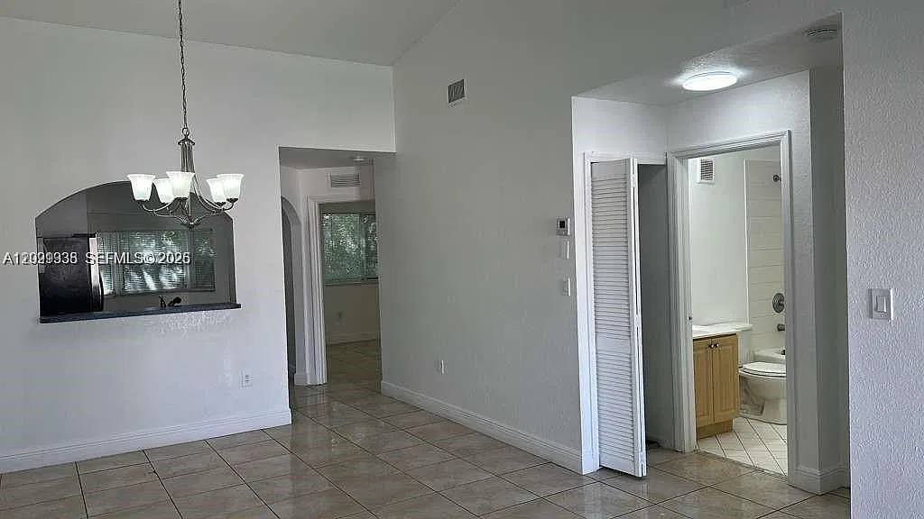 Venetia Gardens Condo — Photo 4