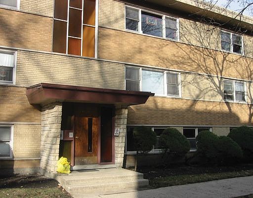 Diamond in the Rough in Old Irving Park!