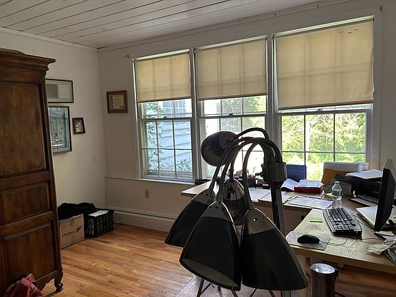 2nd room can be used as home office or den