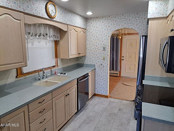 3rd image of 171 Mount Pleasant St
