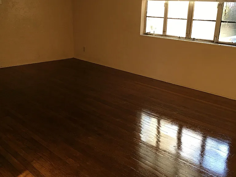 647 Kirkwood Ter N — Photo 6