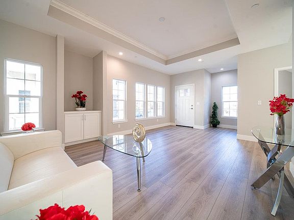 4th image of 1701 Ringwood Ave