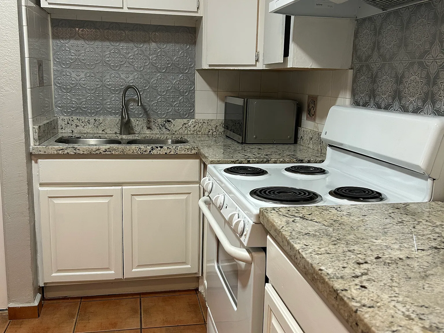 2 bed, 750 sqft, $1,195 — Photo 2