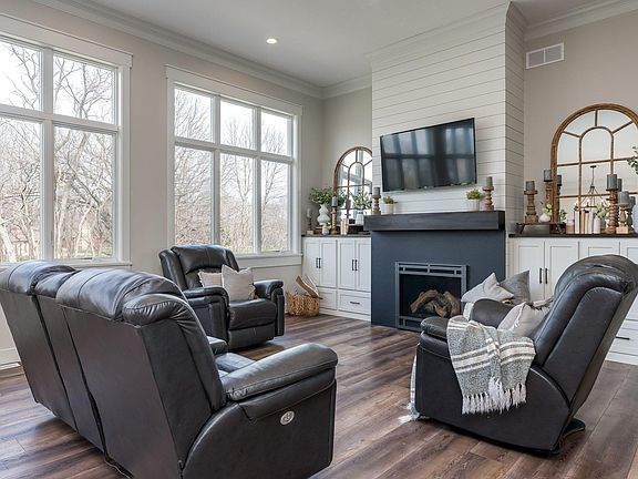 4th image of 2036 Badger Ln