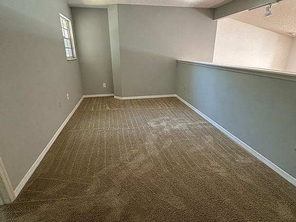 4th image of 913 Red Dandy Dr
