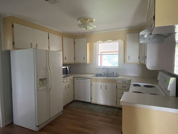4th image of 2111 Bradford St