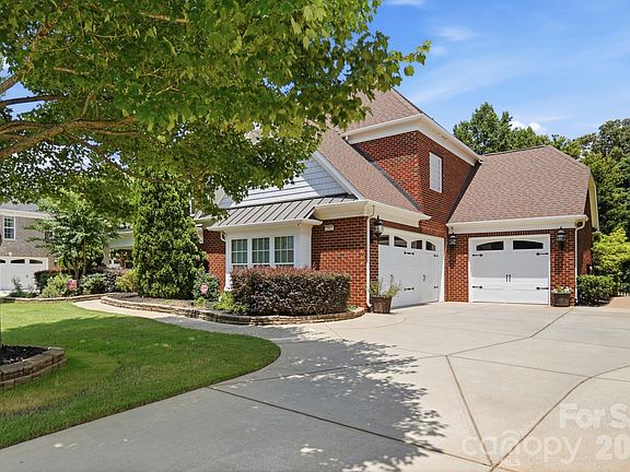 2nd image of 2905 Julian Glen Cir