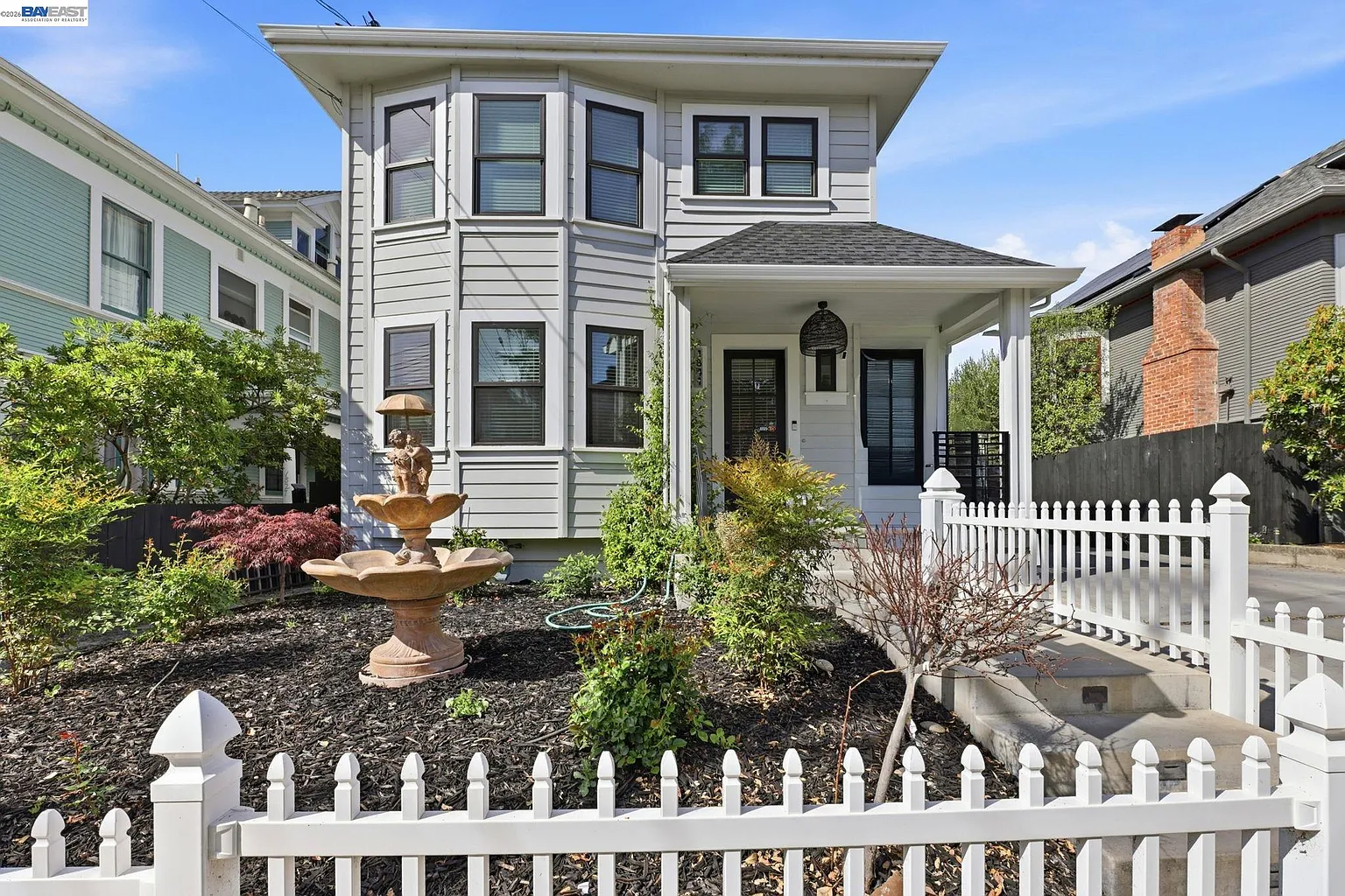 1841 Vine St photo 1