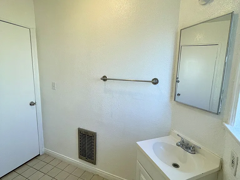9037 Cattaraugus Ave — Photo 21