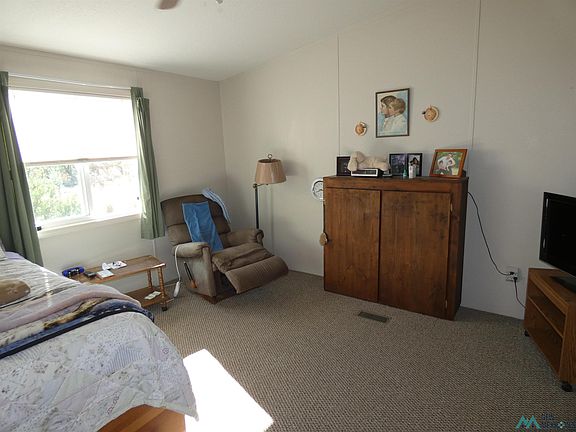 5th image of 34 Bear Mountain Rd