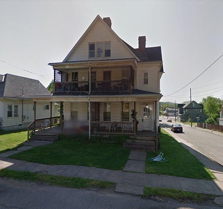 1st image of 900 Swann St